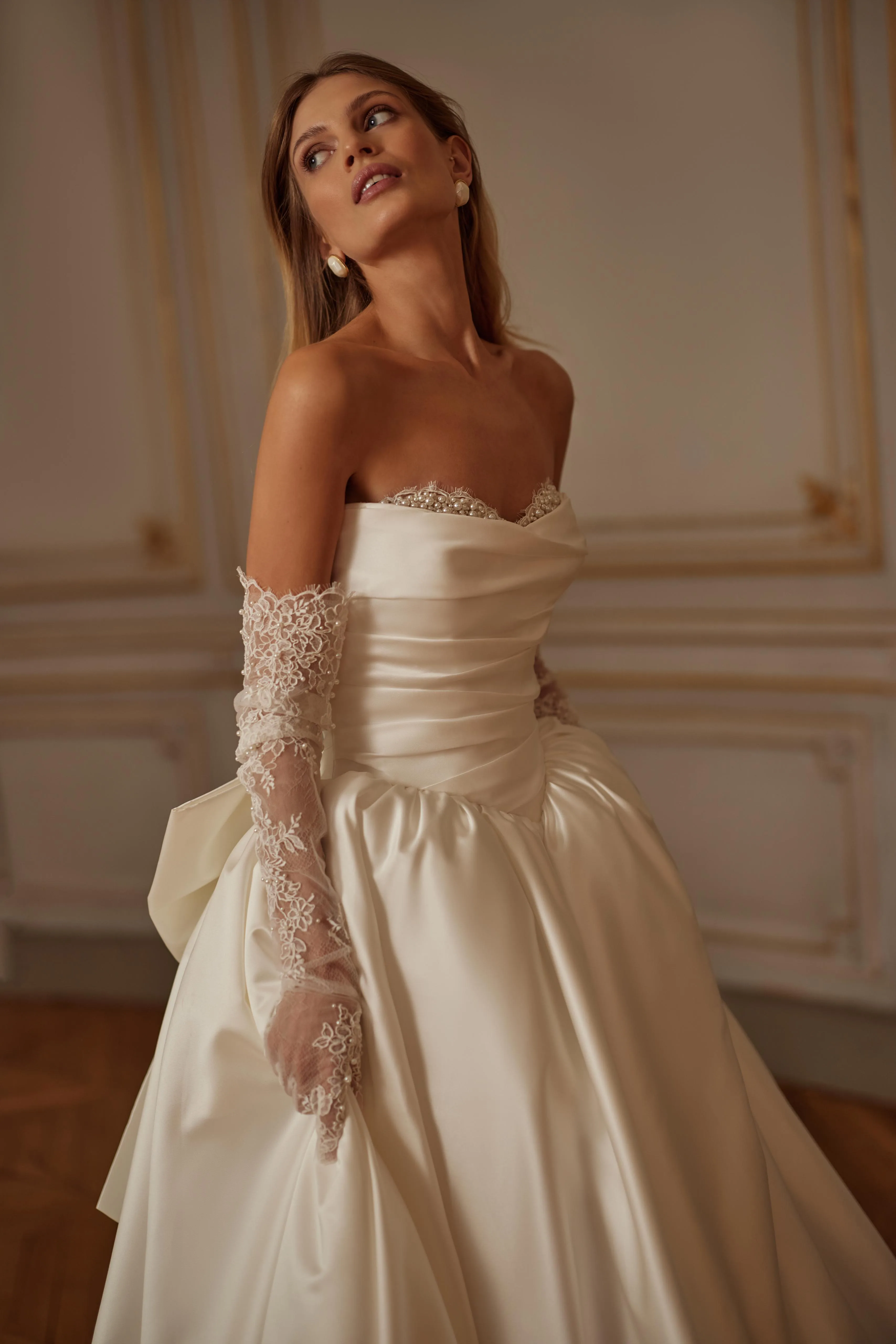 Brautkleid mit Drop Waist: tief angesetzter, schwungvoller Rock
