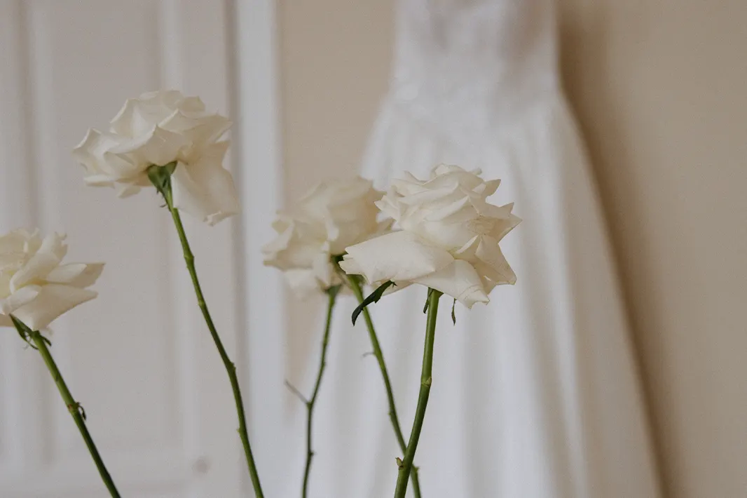 Dekoration im Love Edit Bridalstore in Bamberg, passend zur Reise der Braut