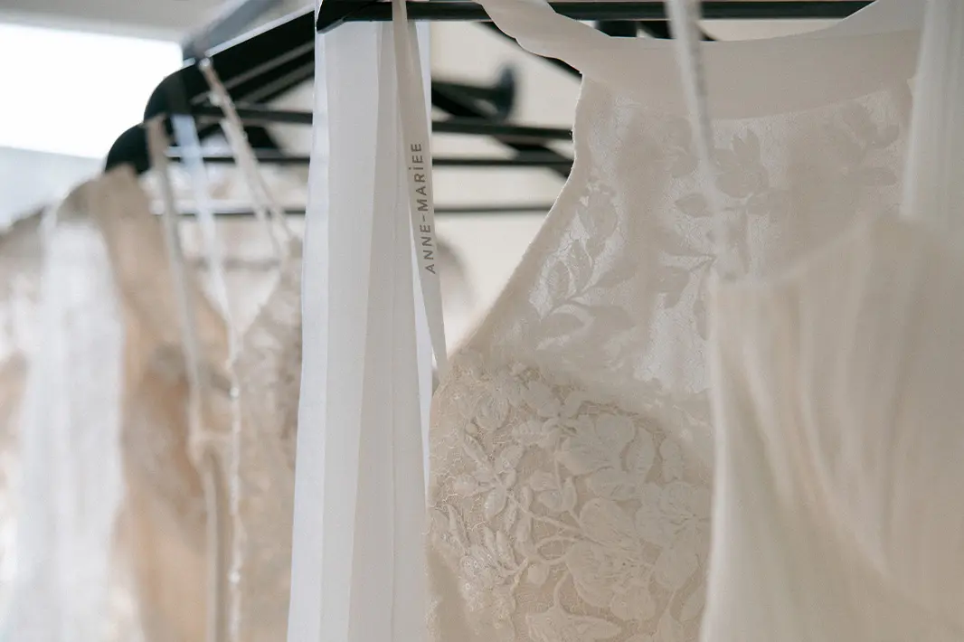 Brautkleider im Love Edit Bridalstore Bamberg