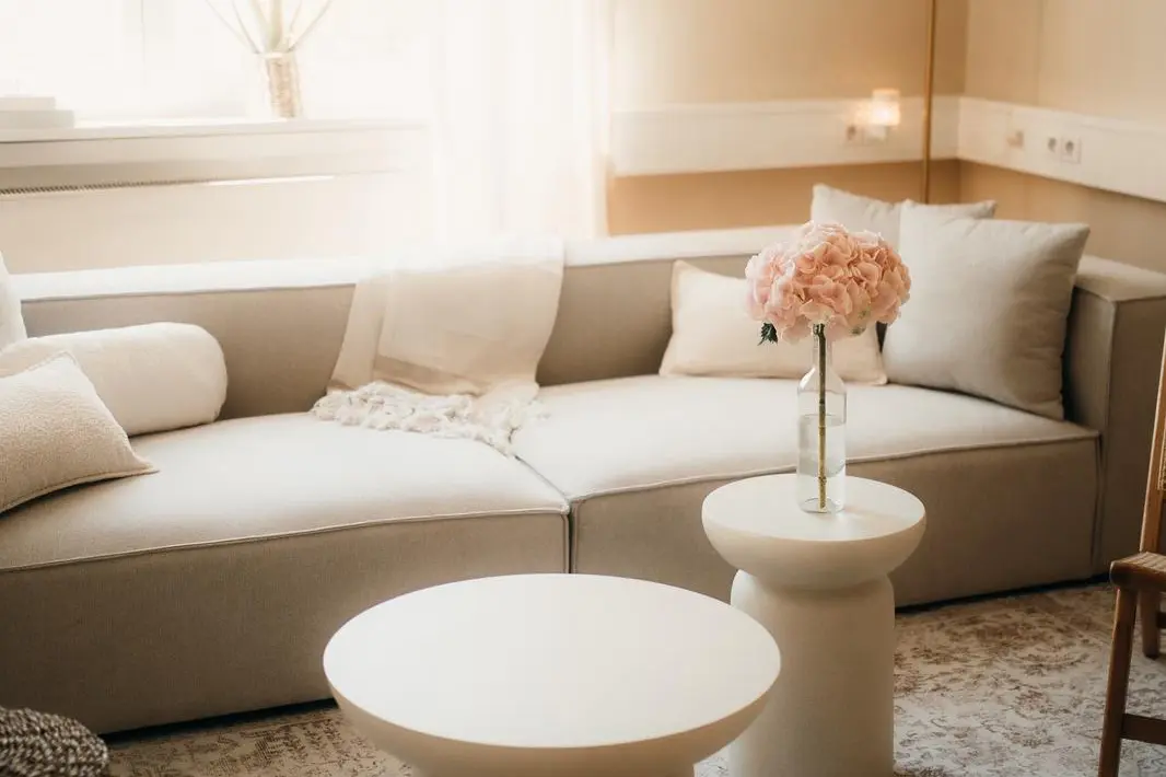 Das Love-Edit-Wohnzimmer im Brautmodengeschäft in Bamberg