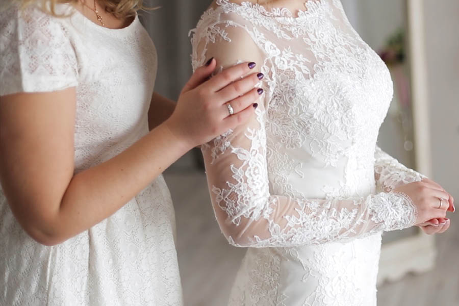 Detailaufnahme Spitze Brautkleid hochwertig